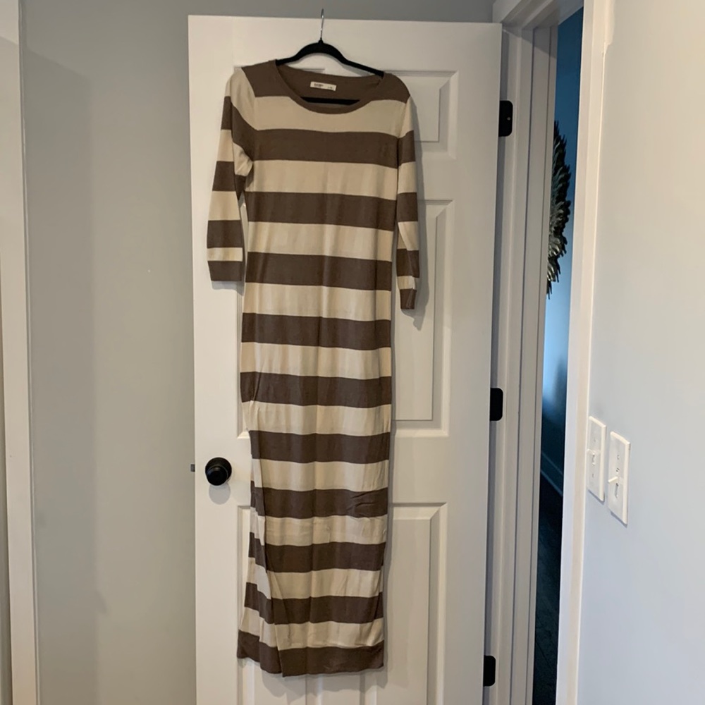 Never worn old navy long dress w/long sleeves